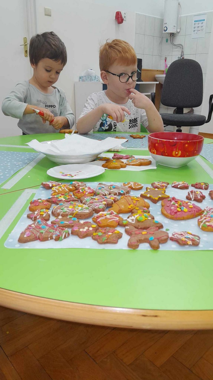 Pieczenie pierniczków w przedszkolu